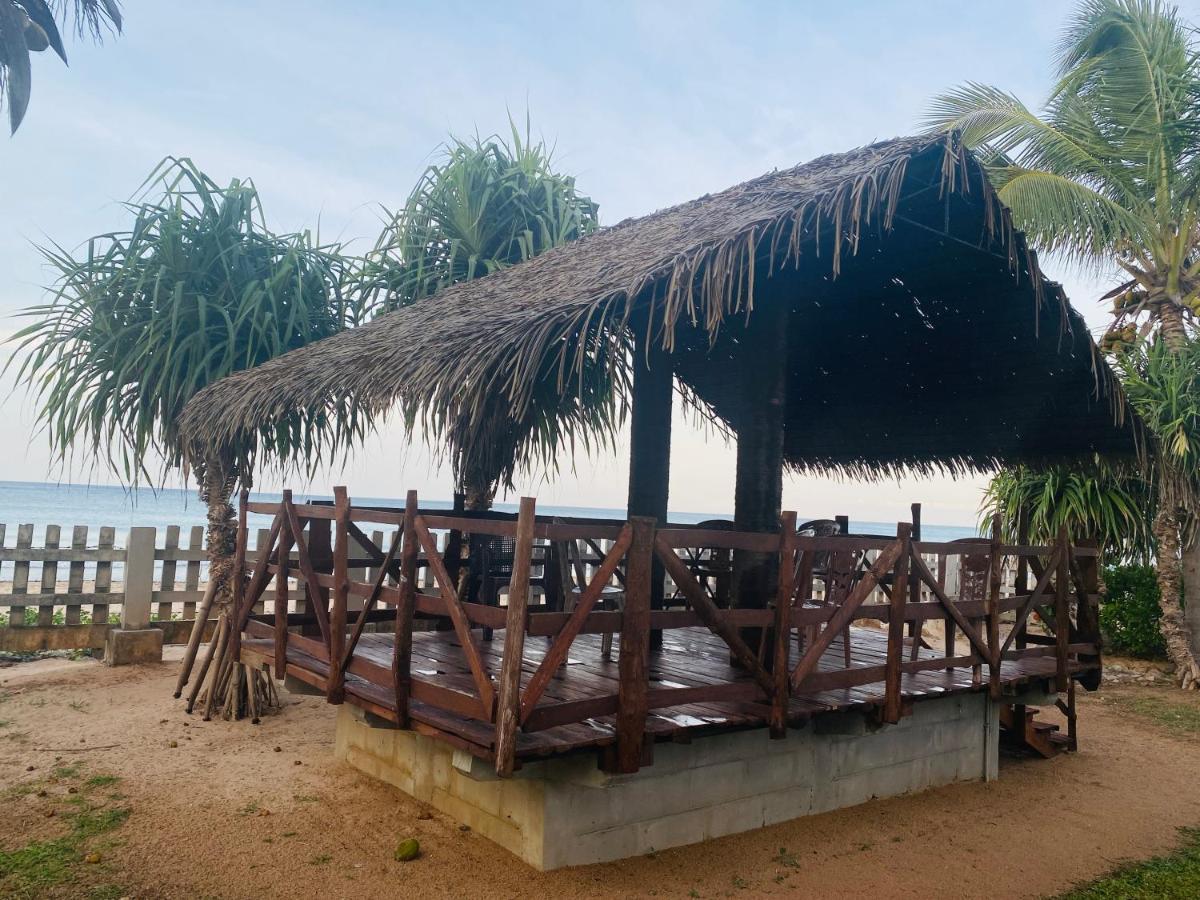 Trincomalee Ocean Front Condos 외부 사진